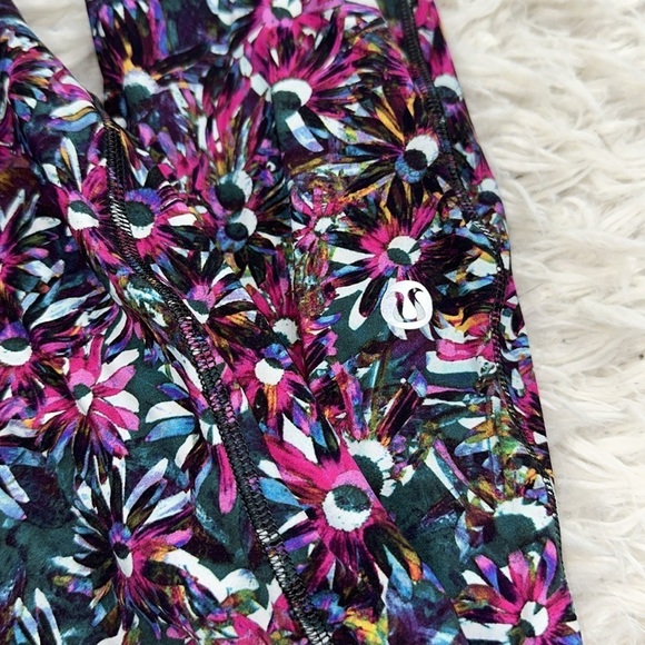 Lululemon Base Pace High-Rise Tight 28" *Brushed Floral Electric Multi - Picture 2 of 6